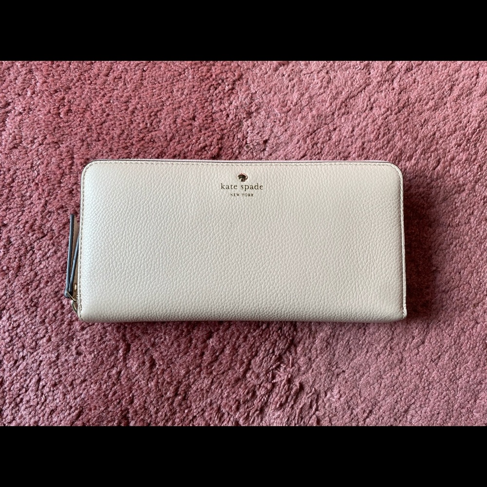 ❤️ Sold ❤️ Kate Spade Wallet